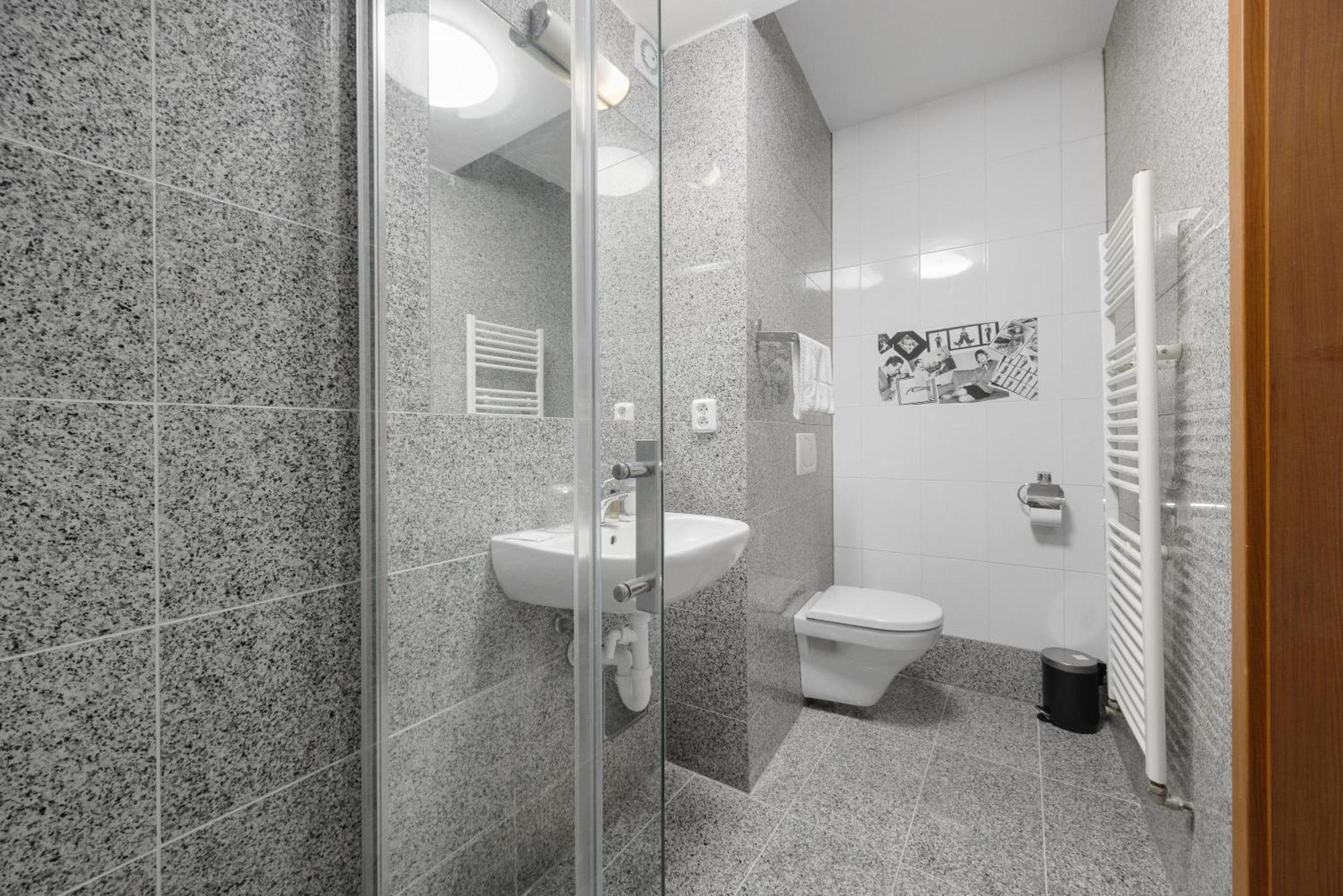 Hotel Reverie - Dependance, Check-In At Metropolitan Star Братислава Экстерьер фото