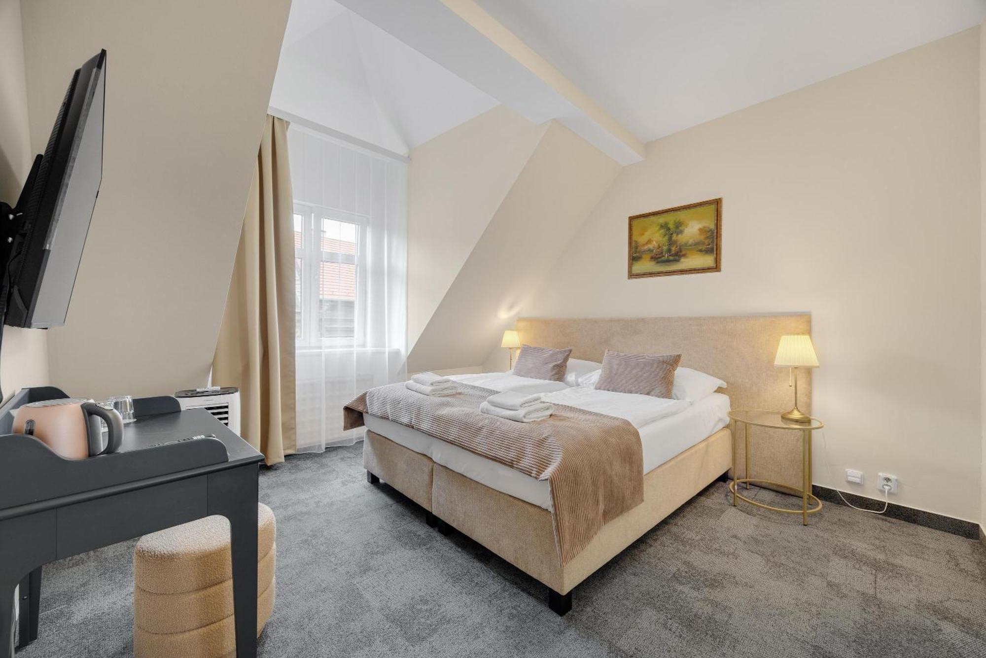 Hotel Reverie - Dependance, Check-In At Metropolitan Star Братислава Экстерьер фото