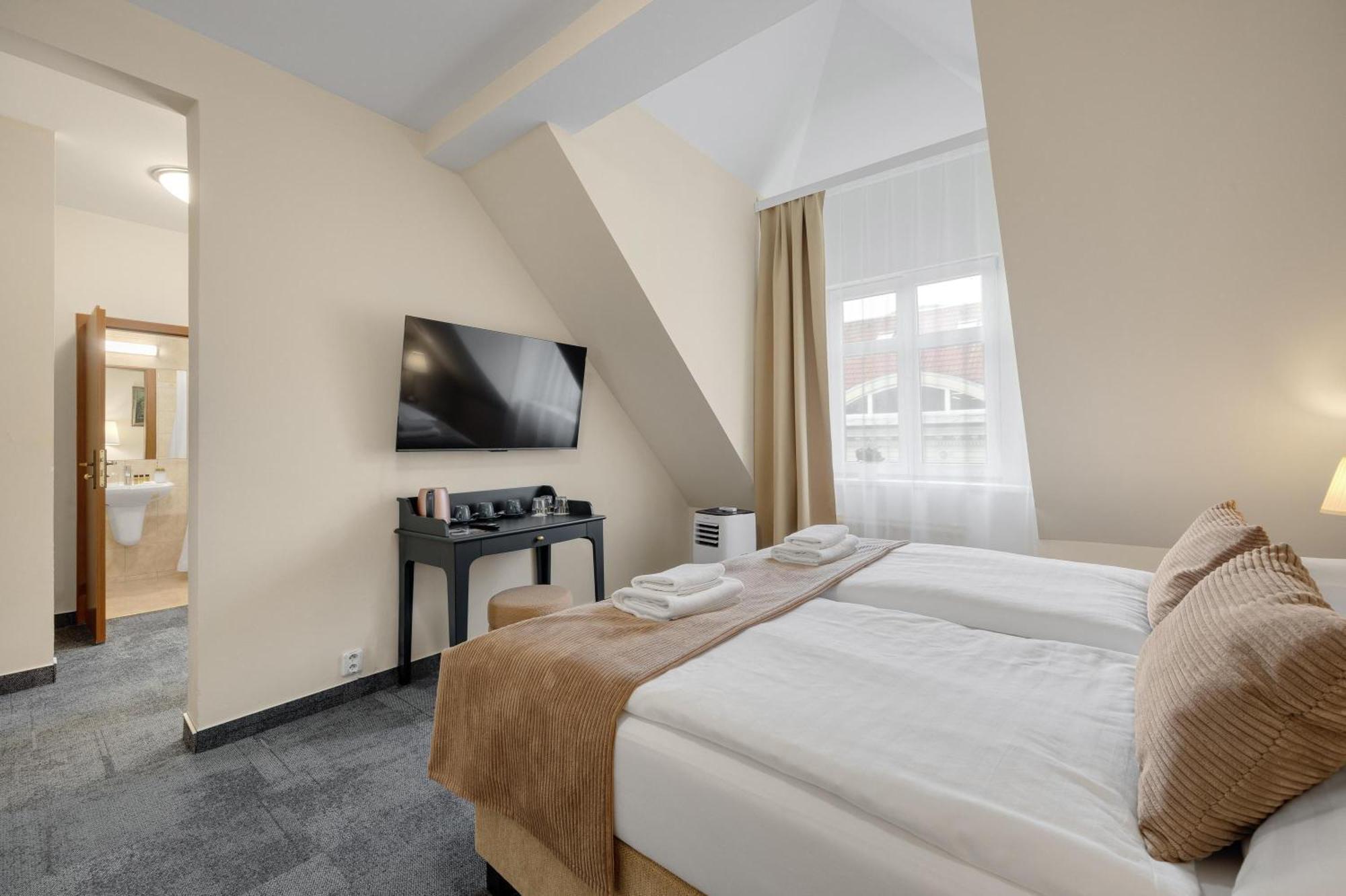 Hotel Reverie - Dependance, Check-In At Metropolitan Star Братислава Экстерьер фото